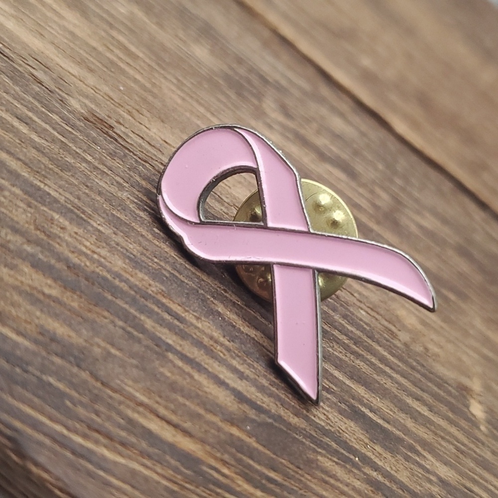 Pink ribbon pin B415